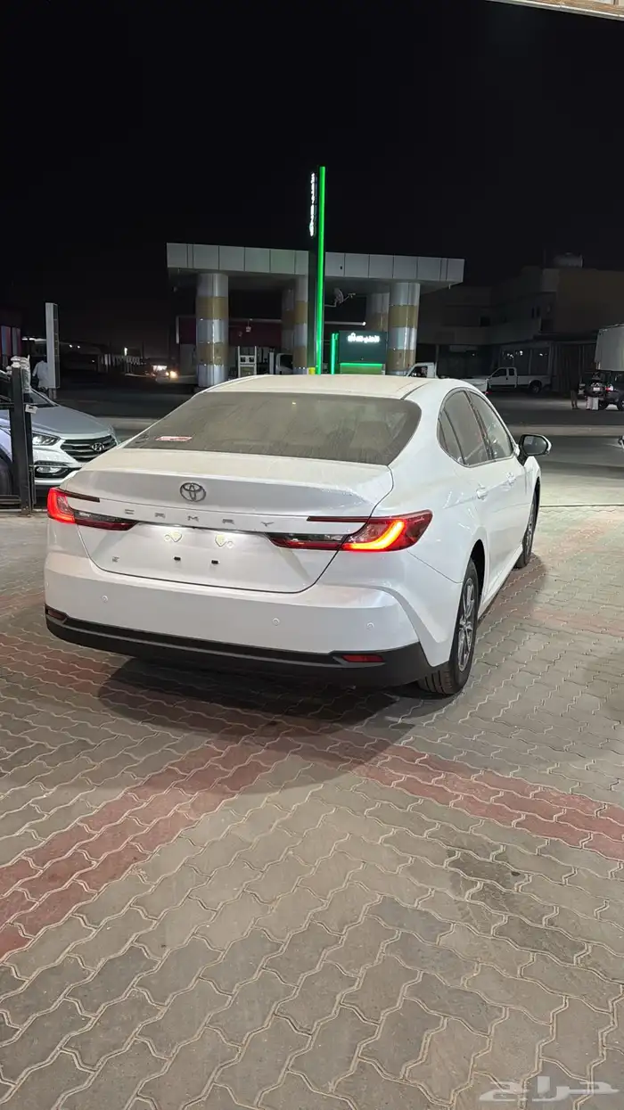 تويوتا كامري E ستاندر بنزين 2025 2