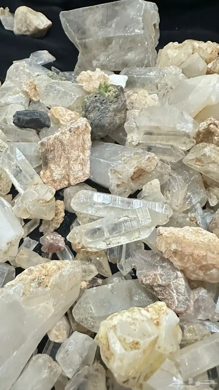 احجار مستخرجه من تحت الارض 1