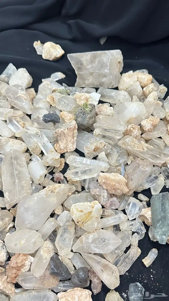 احجار مستخرجه من تحت الارض 2