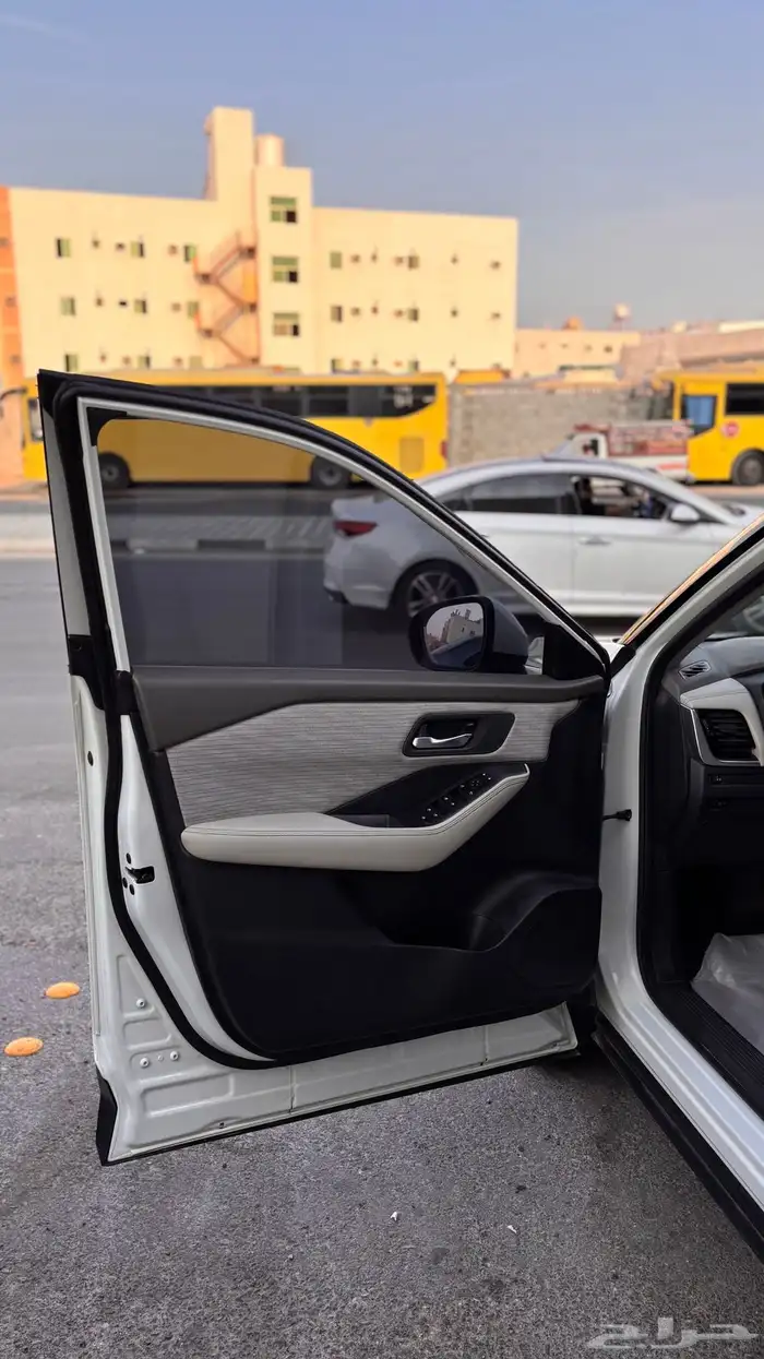 نيسان اكس تريل 9