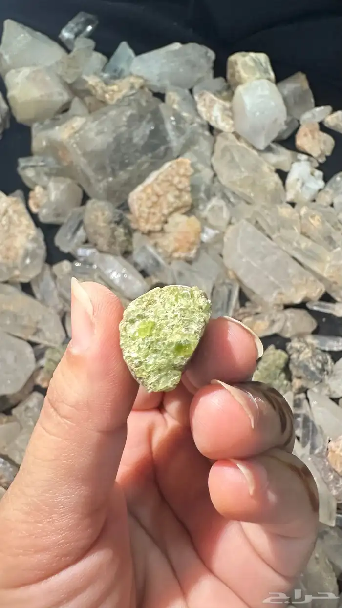 احجار مستخرجه من تحت الارض 30