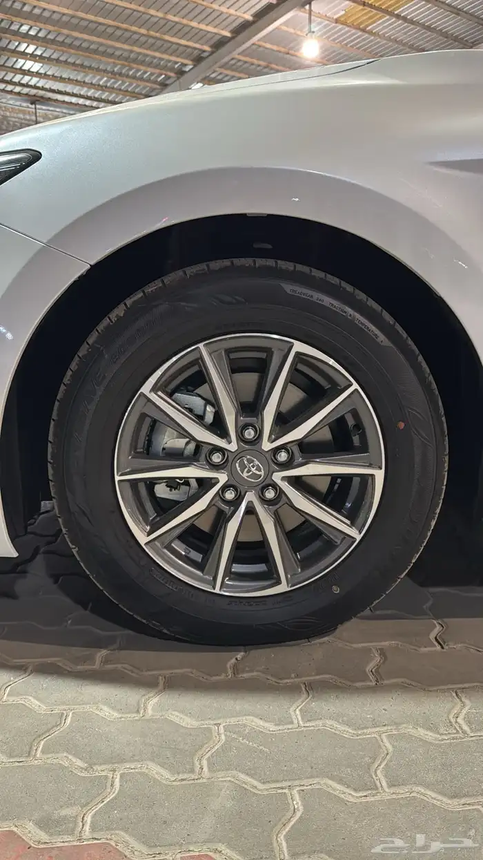 تويوتا كامري E ستاندر بنزين 2025 4