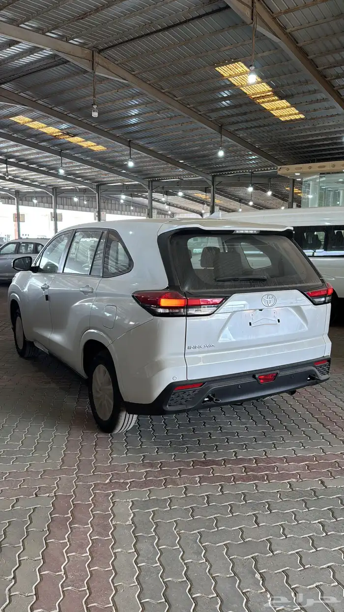 تويوتا انوفا فئة GL بنزين 2026 3