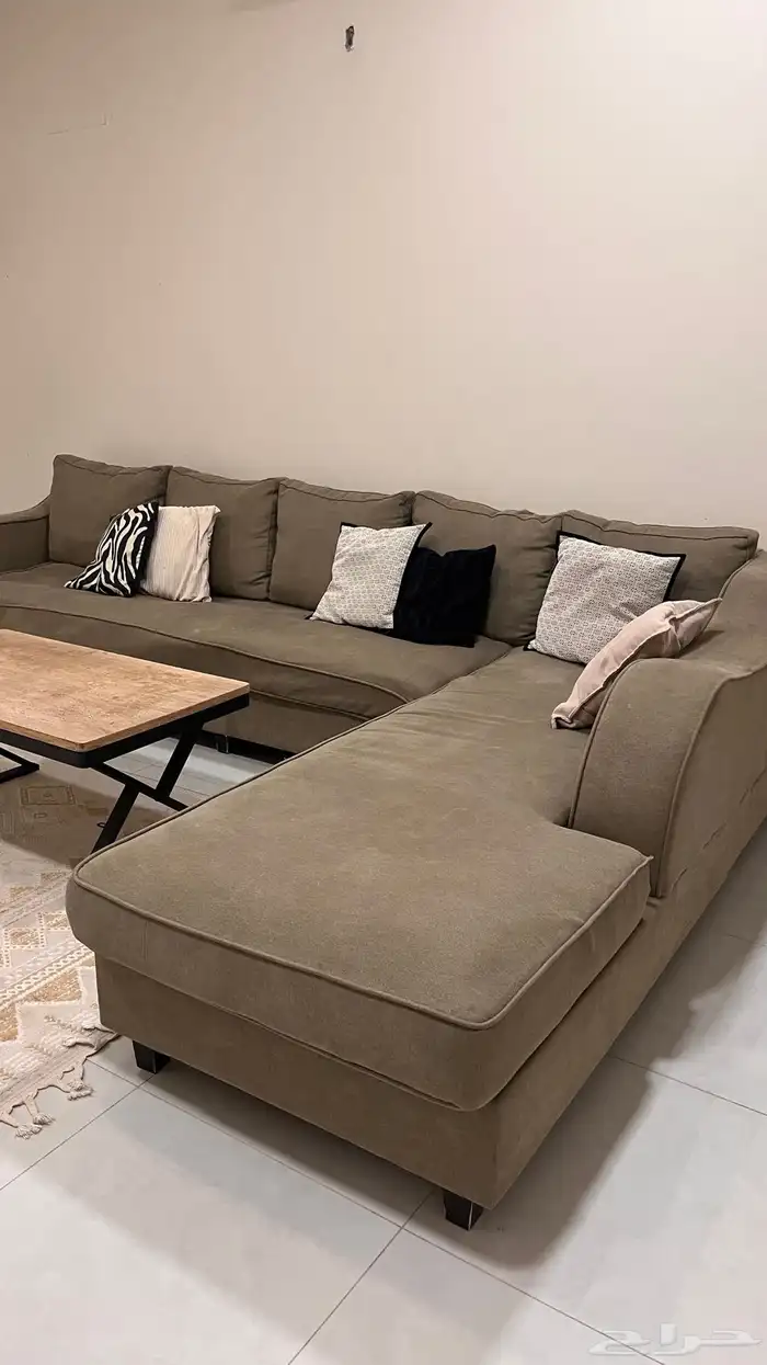 كنب وطاولة قهوه ومكتبة tv كامله للبيع 0