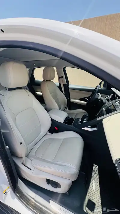 جاكور اي بيس في حالة ممتازة Jaguar e-pace in great con index