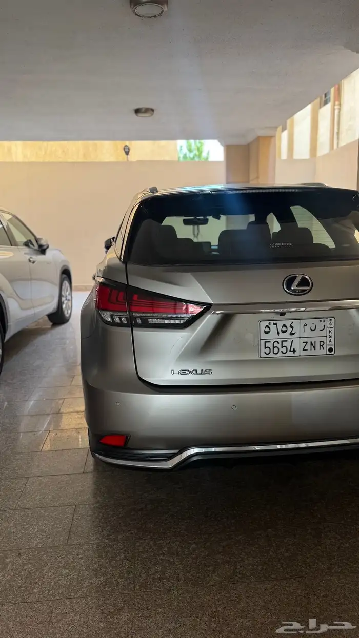 لكزس RX450 h 2020 7