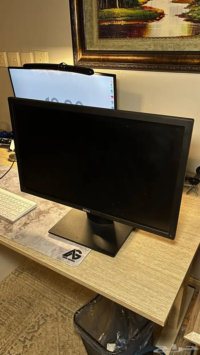 شاشة كمبيوتر للبيع المستعجل 0