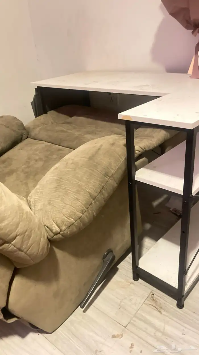 للبيع طاوله وكرسي 0