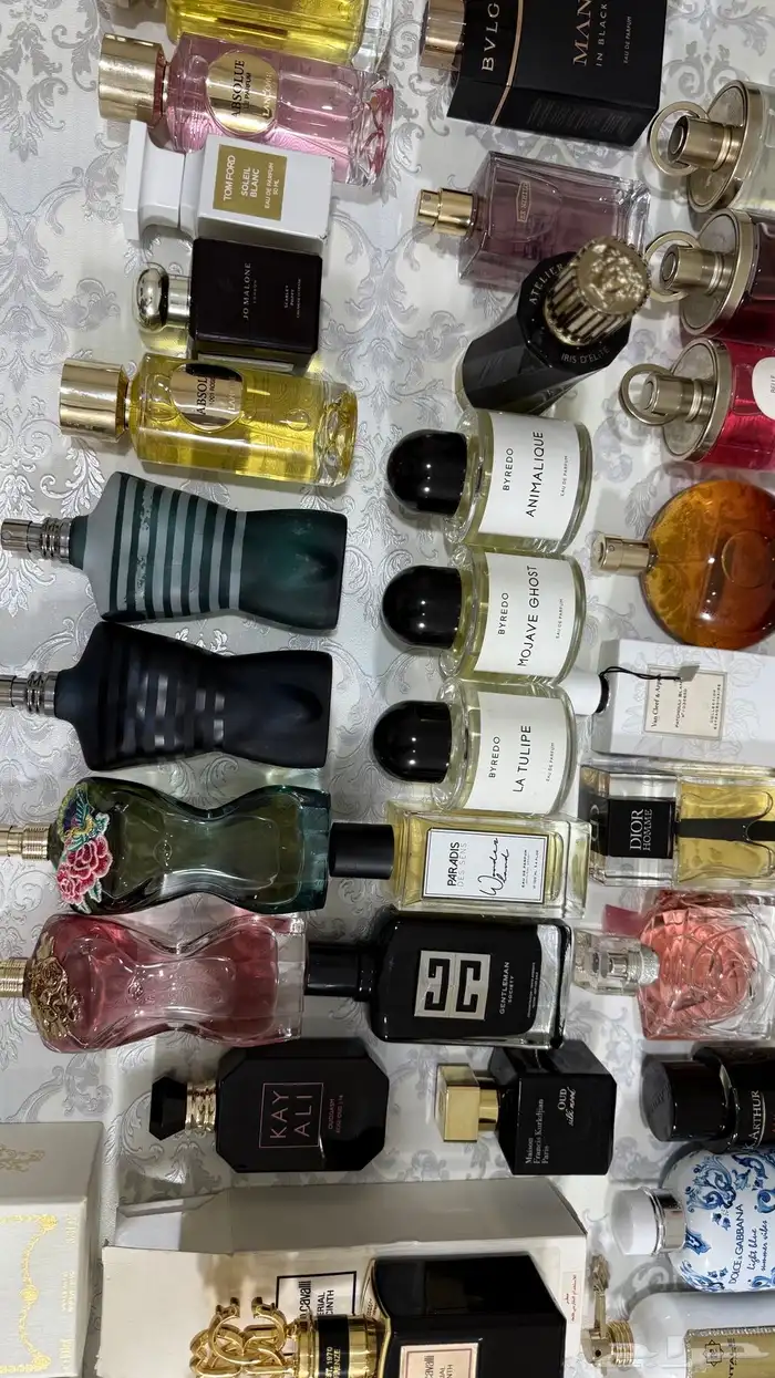 عطور اصليه ماركات بكراتين وبعضها بدون كراتين بربع القيمه 9