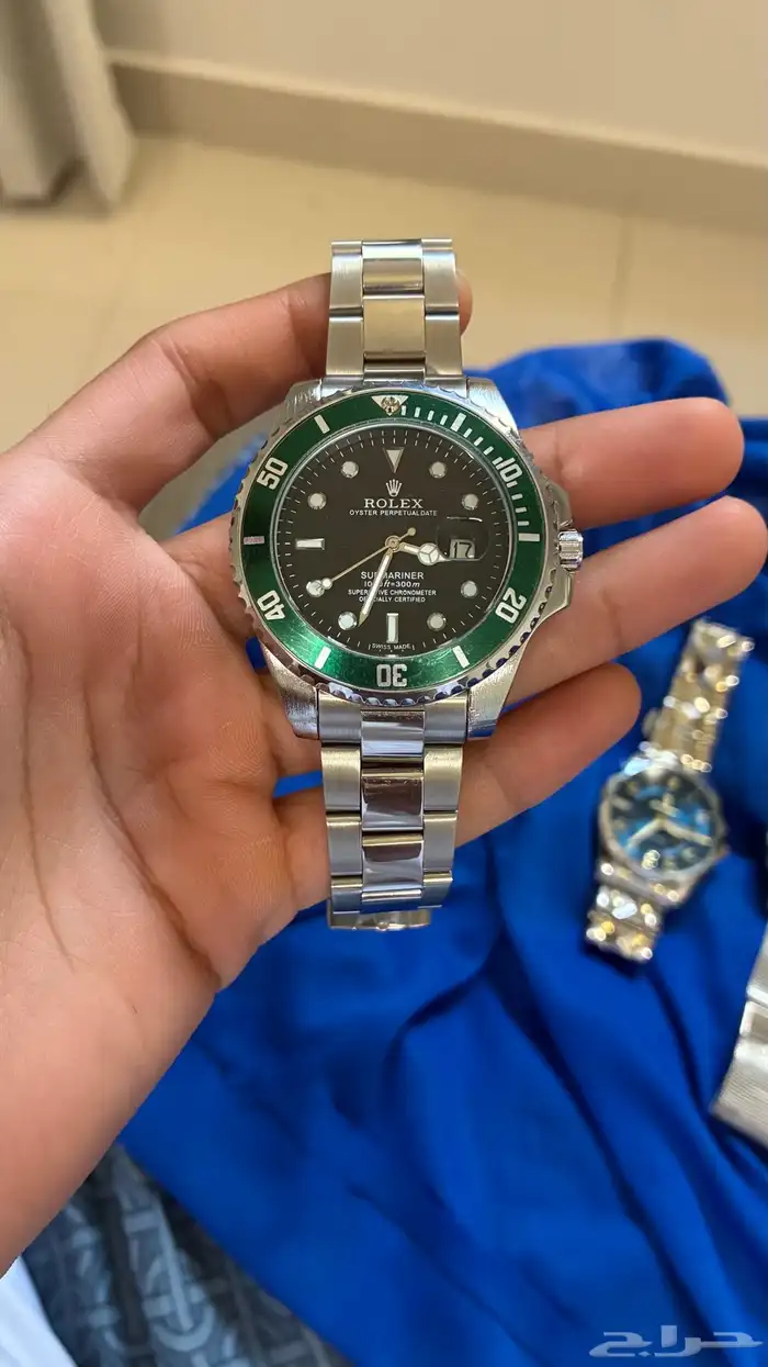 السلام عليكم عندي ساعات ابي أبيعها وفيه بالحبه 0