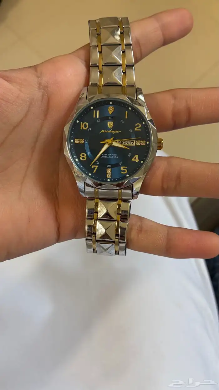 السلام عليكم عندي ساعات ابي أبيعها وفيه بالحبه 3