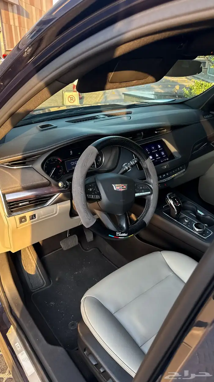 كاديلاك xt4 2022 9
