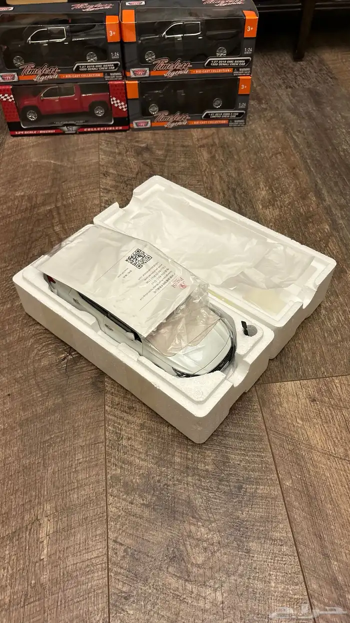 مجسمات سيارات مقاس 1 18 جديدة للبيع المستعجل 17