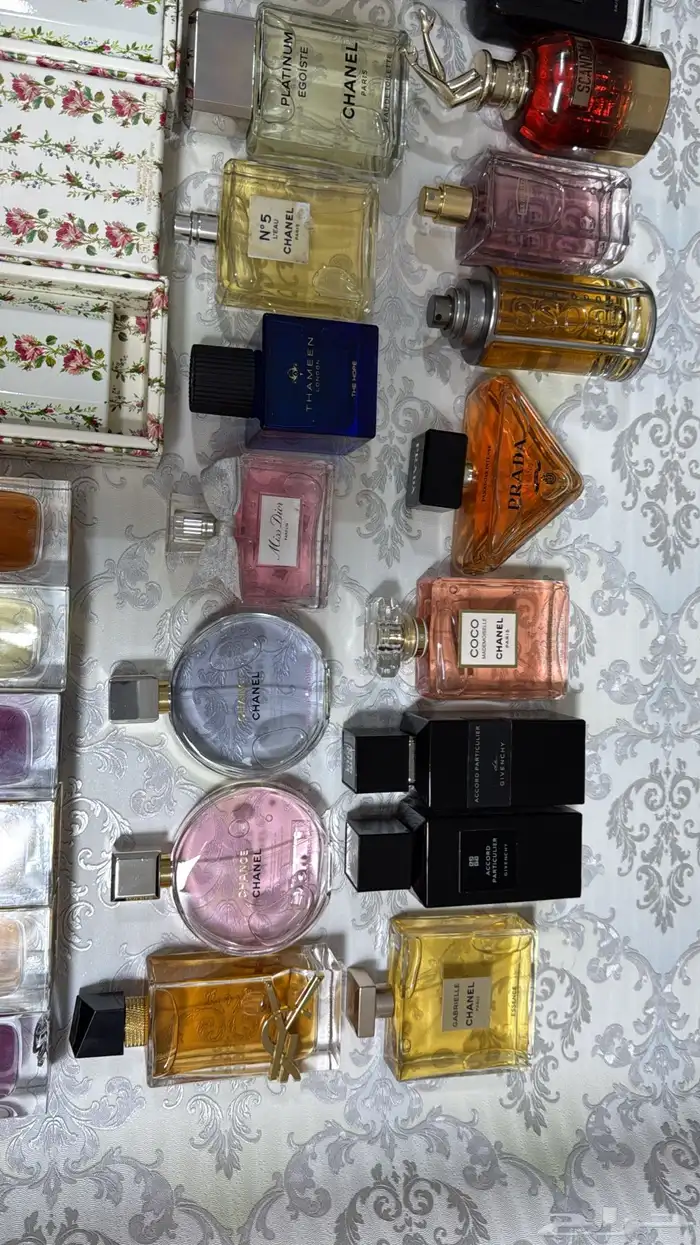 عطور اصليه ماركات بكراتين وبعضها بدون كراتين بربع القيمه 23
