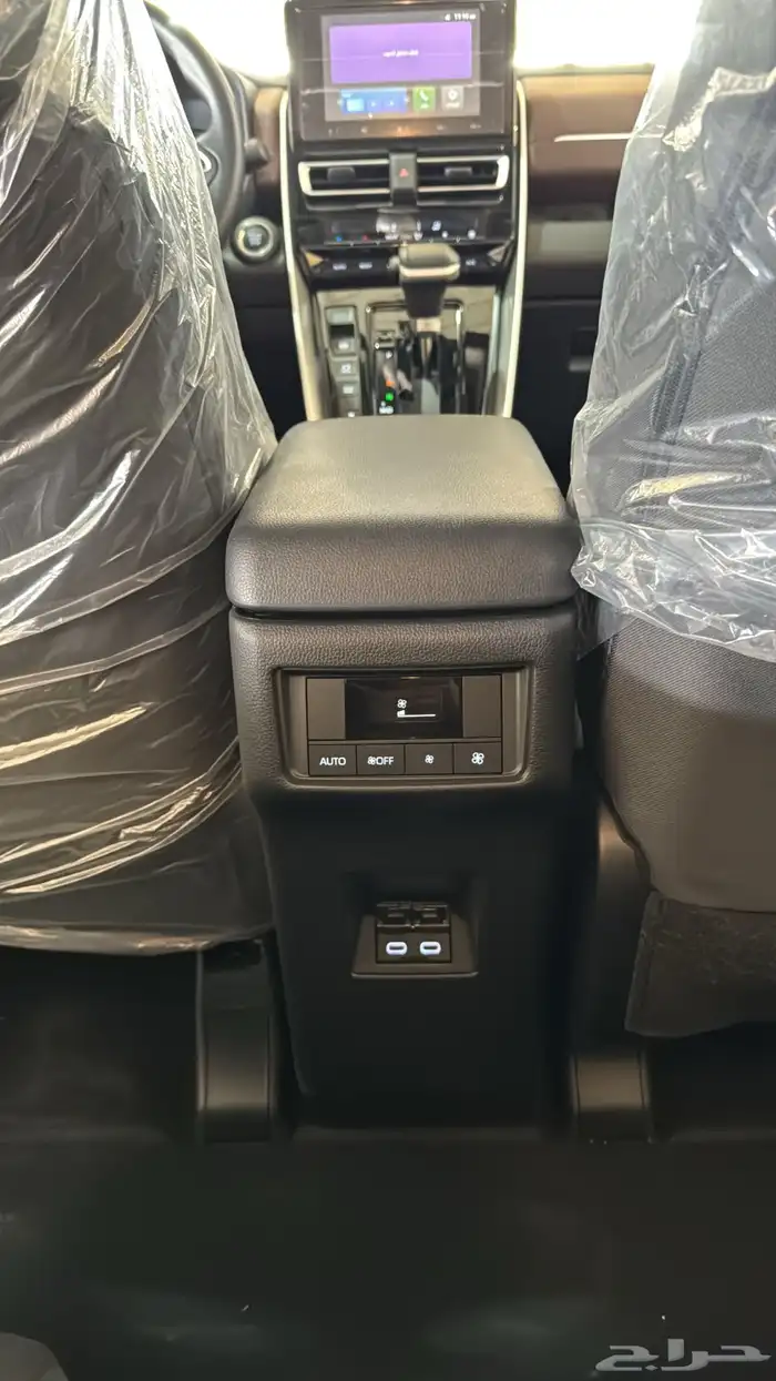 تويوتا انوفا فئة GL بنزين 2026 10