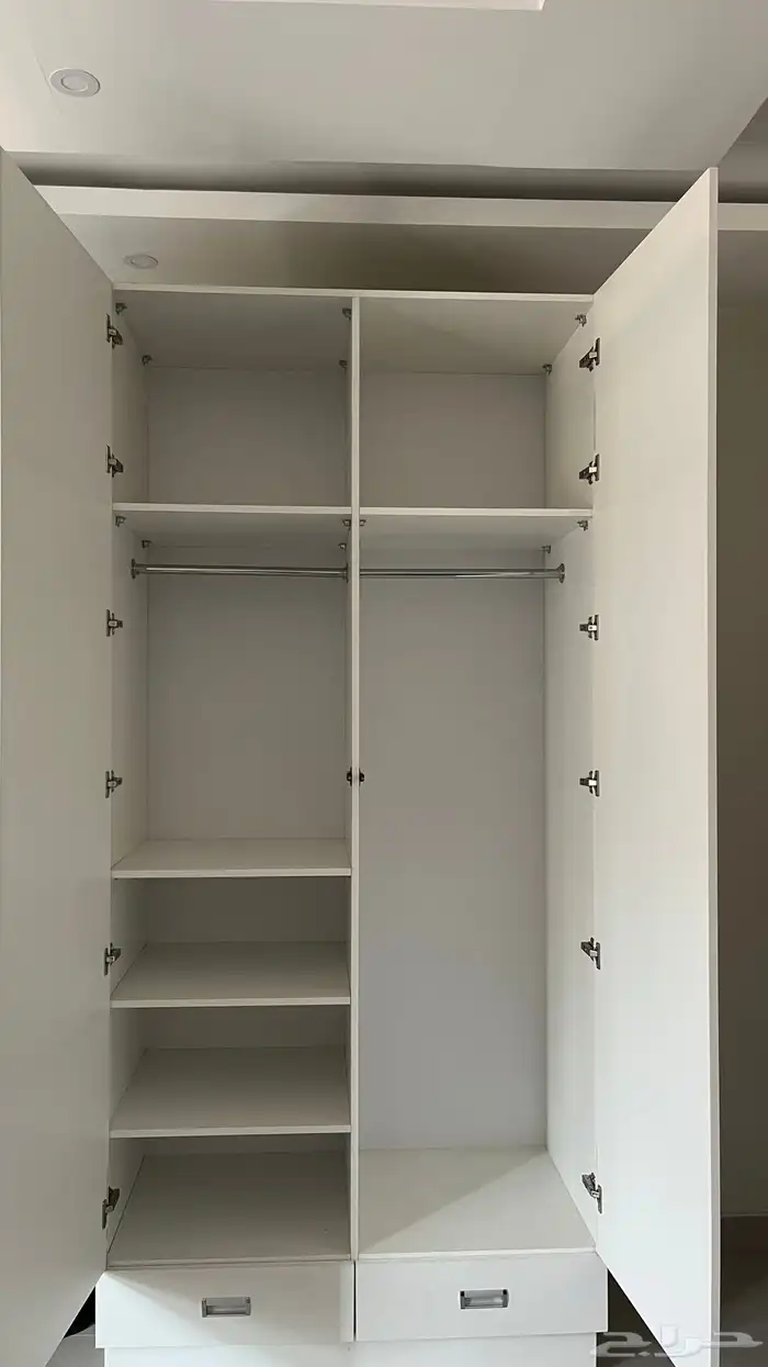 دولاب فخم خشب الماني ابيض لشخصين جديد لا يوجد اضرار 2