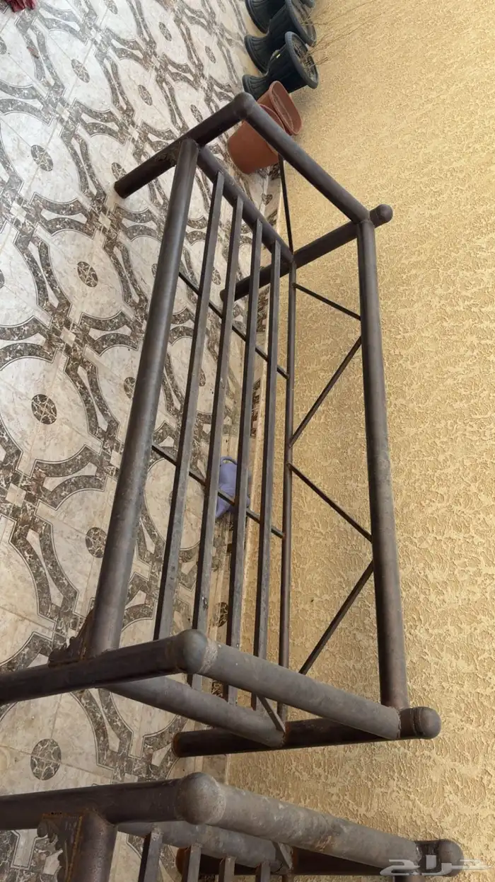 عندي كراسي حديد اثتين شرط نظاف وجدد للبيع على السوم البيع 1