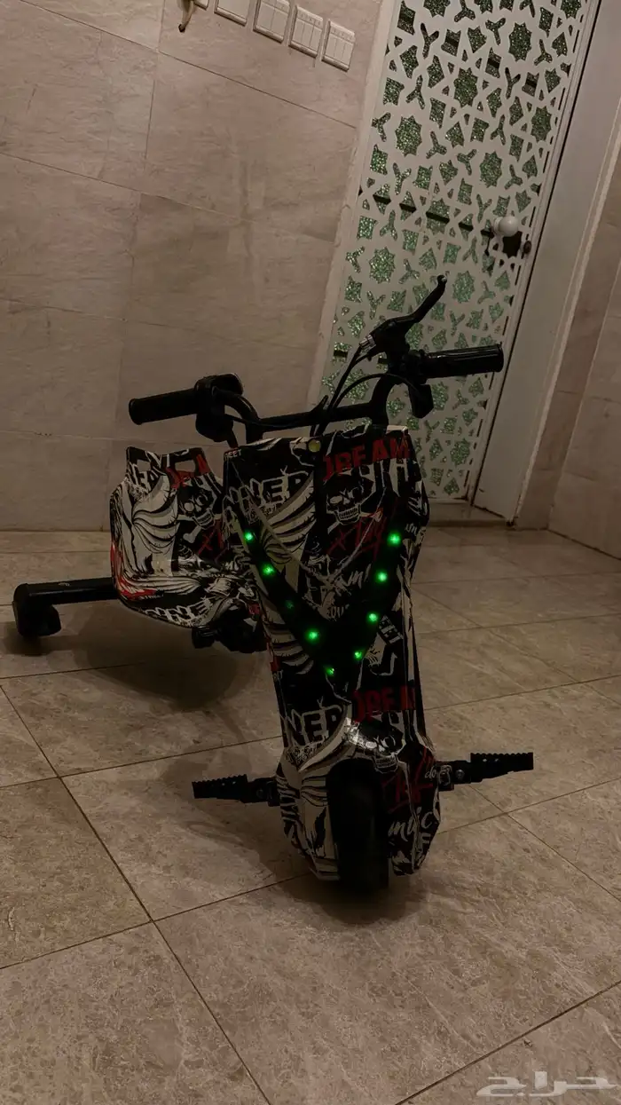 سكوتر كهربائي مع شاحنه وكفرت سليمه 1