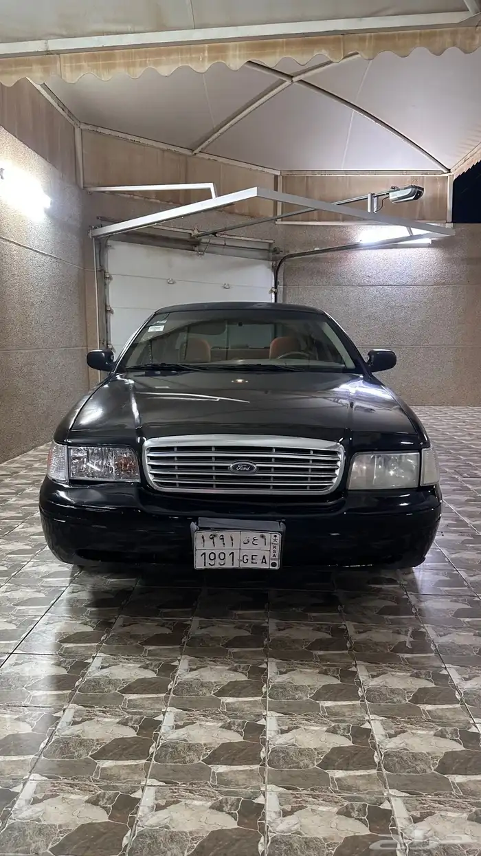 فورد فكتوريا 18