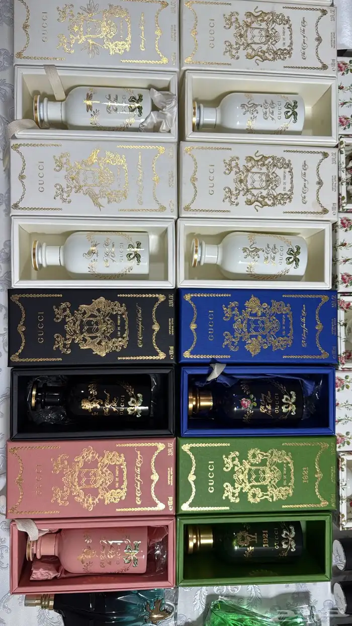 عطور اصليه ماركات بكراتين وبعضها بدون كراتين بربع القيمه 18