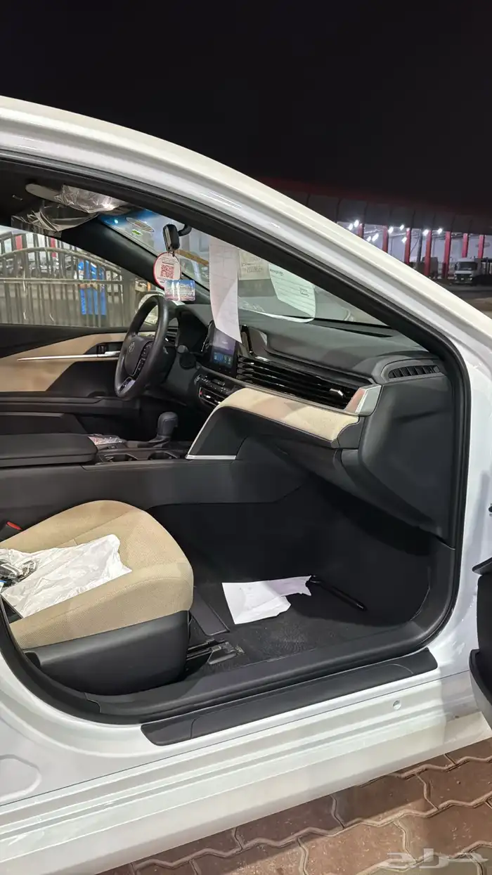 تويوتا كامري E ستاندر بنزين 2025 8