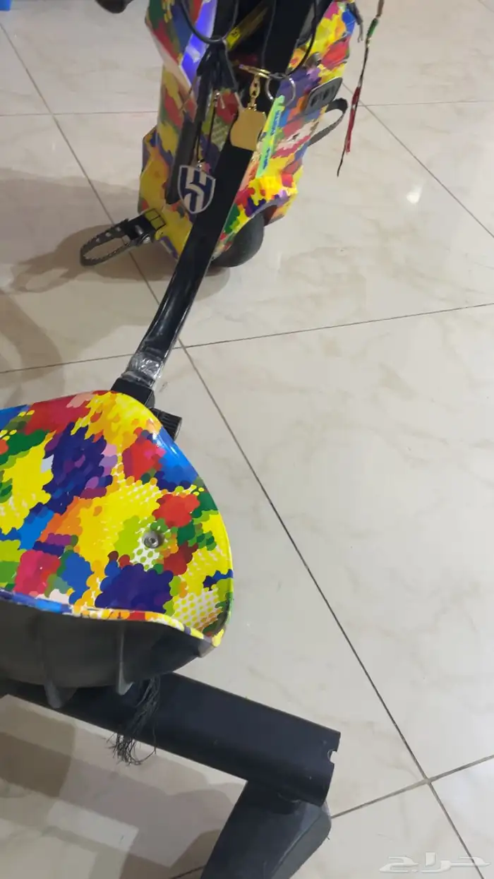 سكوتر استخدام 5 اشهر لون ملون و كهربائي مع شاحنه ب 250 0