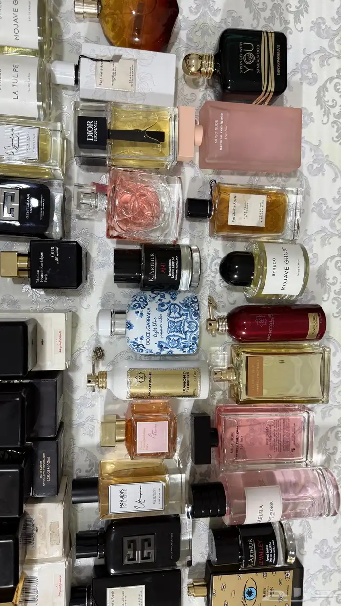 عطور اصليه ماركات بكراتين وبعضها بدون كراتين بربع القيمه 12