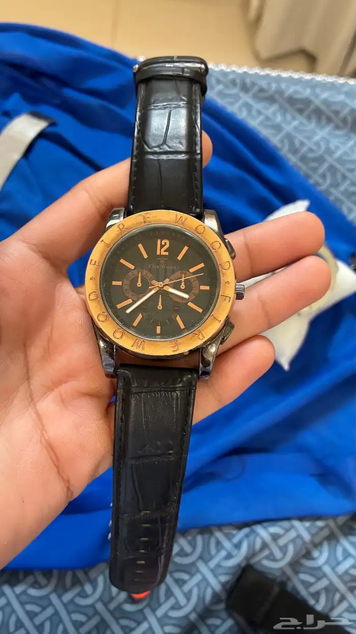 السلام عليكم عندي ساعات ابي أبيعها وفيه بالحبه 8