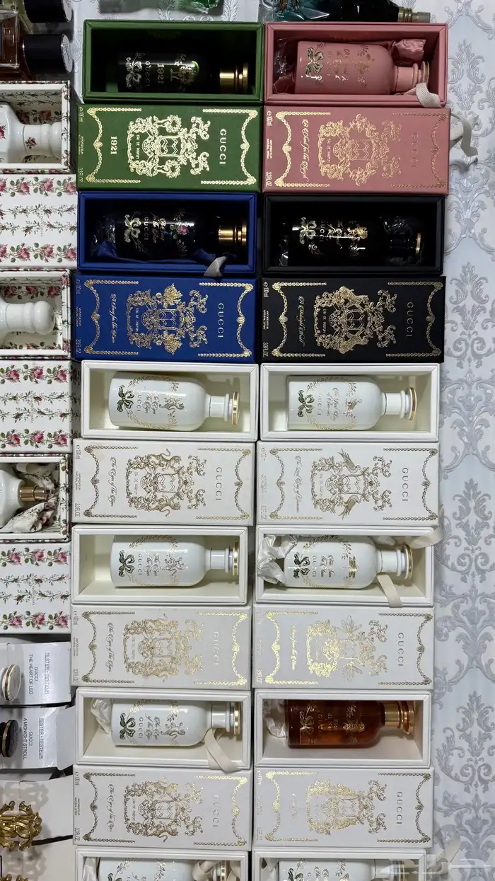 عطور اصليه ماركات بكراتين وبعضها بدون كراتين بربع القيمه 0