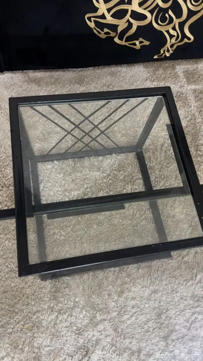 طاوله مع الخدمات حقتها نظيفه 1