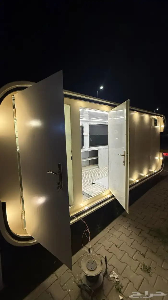 فودترك للبيع 5متر في 2.5 2