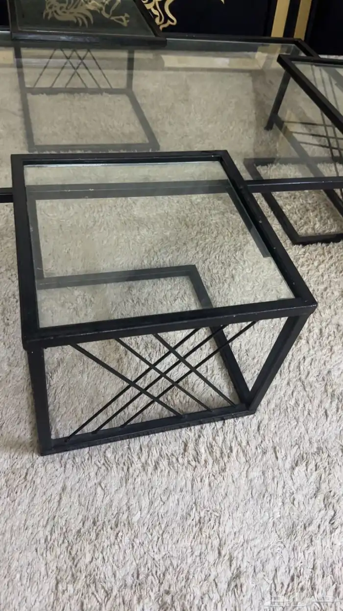 طاوله مع الخدمات حقتها نظيفه 3