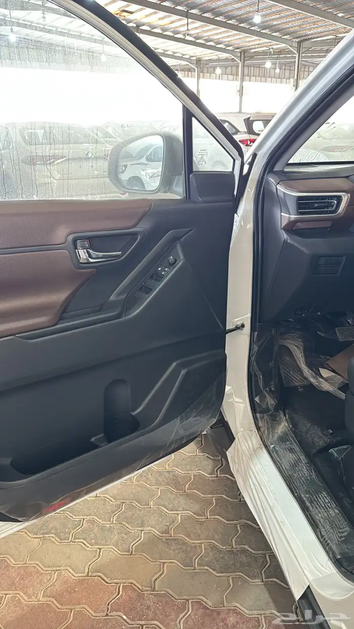 تويوتا انوفا فئة GL بنزين 2026 6