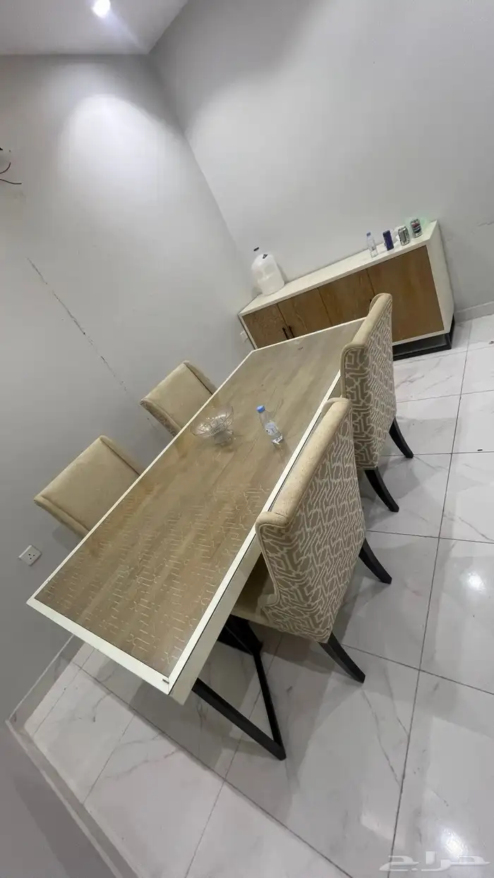 طاوله طعام 4 كراسي مع وحده تخزين 0