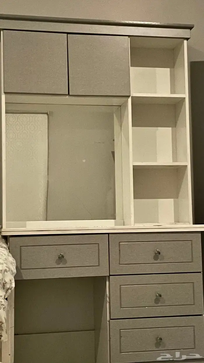 تسريحه للبيع ب 100   الادراج صعبة السحب 0