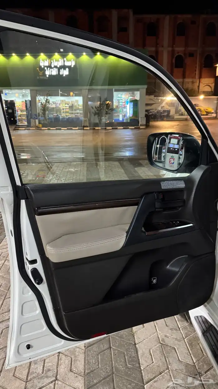 جيب لاند كرورزر 8