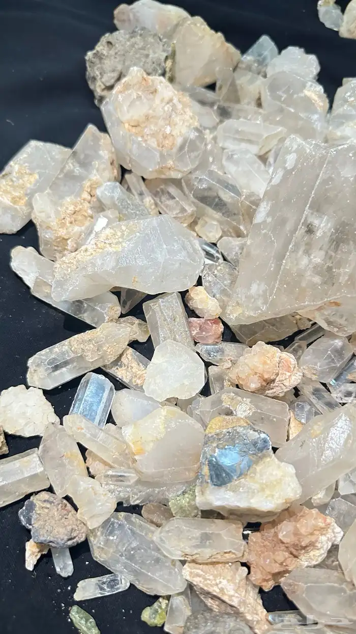 احجار مستخرجه من تحت الارض 5