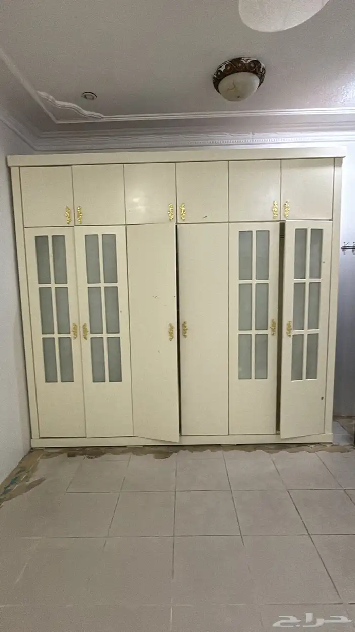 دولاب ملابس مستعمل نضيف السعر 1200 قابل للتفاوض 0