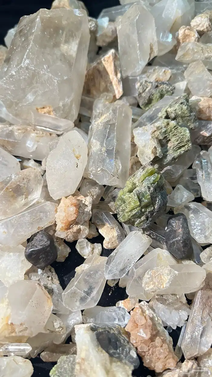 احجار مستخرجه من تحت الارض 12