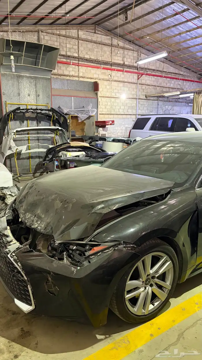 لكزس is 300 2022 مصدوم 3