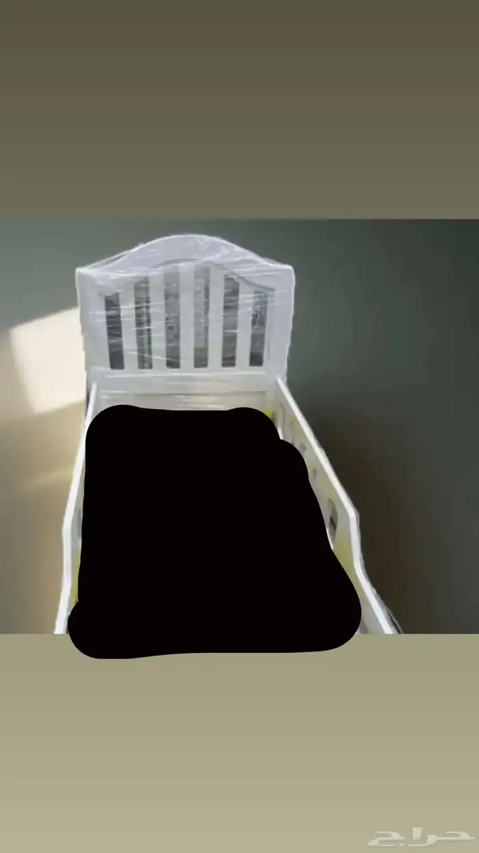 سرير اطفال مستخدم مع مرتبه 0