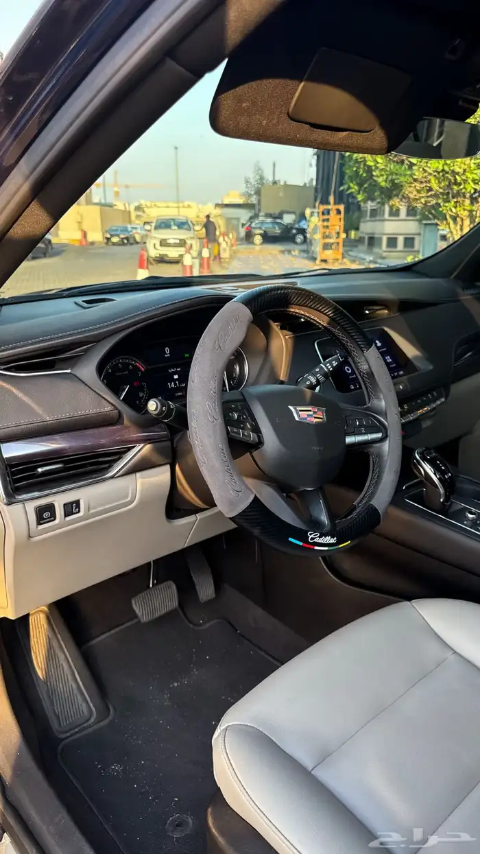 كاديلاك xt4 2022 8