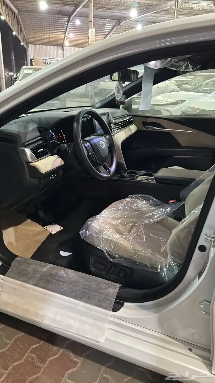 تويوتا كامري E ستاندر بنزين 2025 7