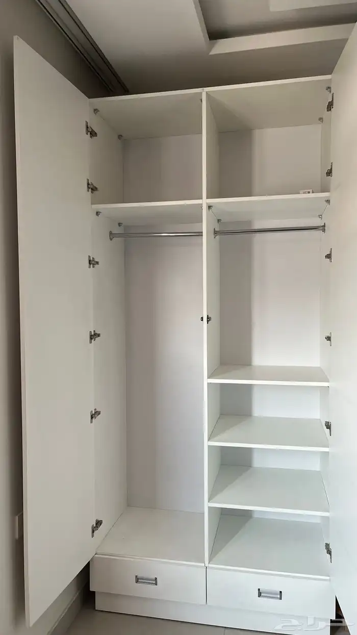 دولاب فخم خشب الماني ابيض لشخصين جديد لا يوجد اضرار 1