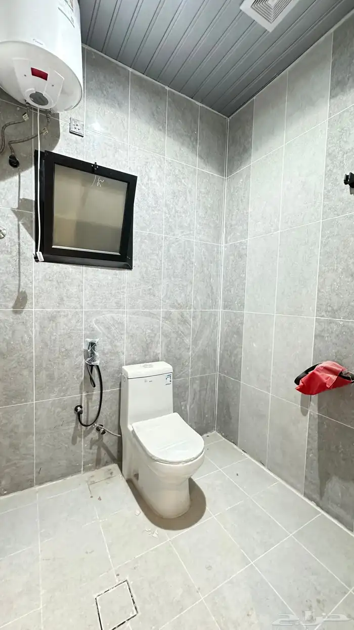 للبيع ملحق روف حي احد من 6غرف 4