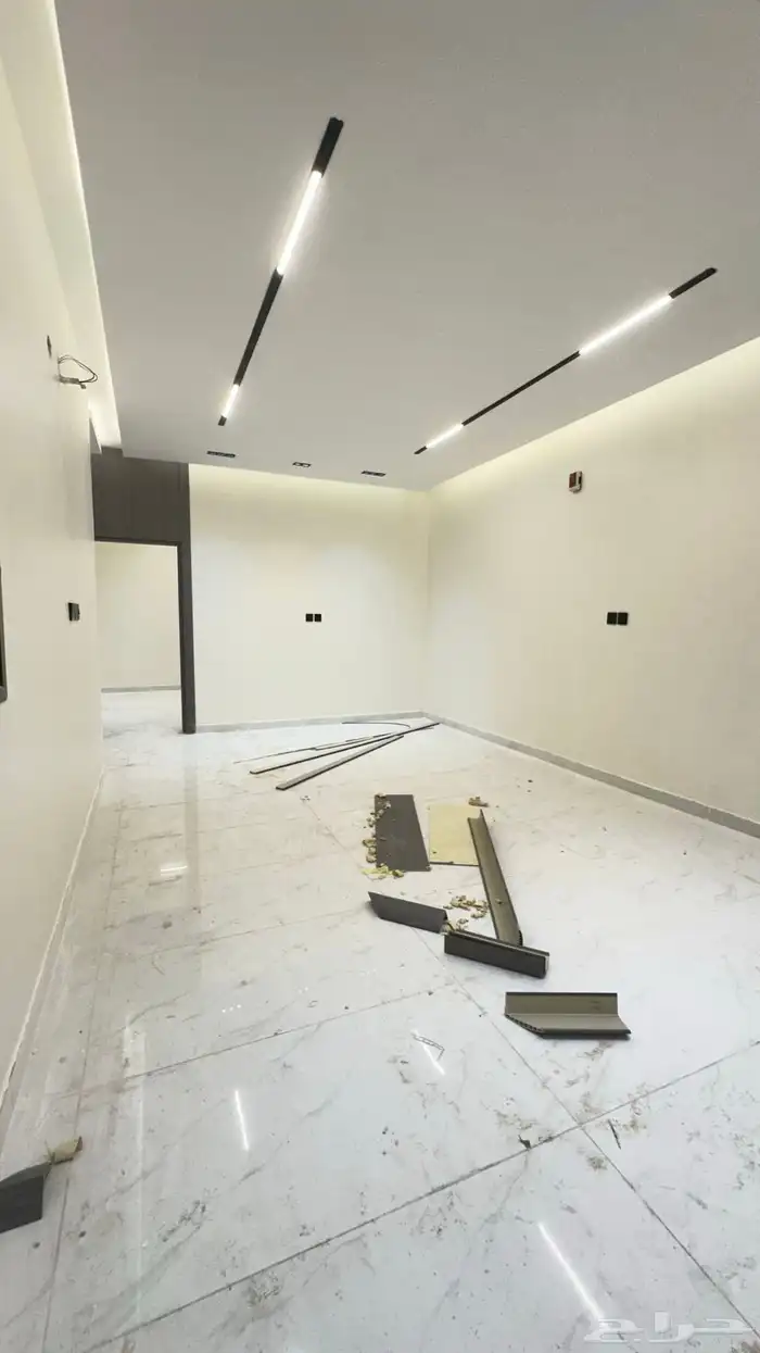 للبيع ملحق روف حي احد من 6غرف 0