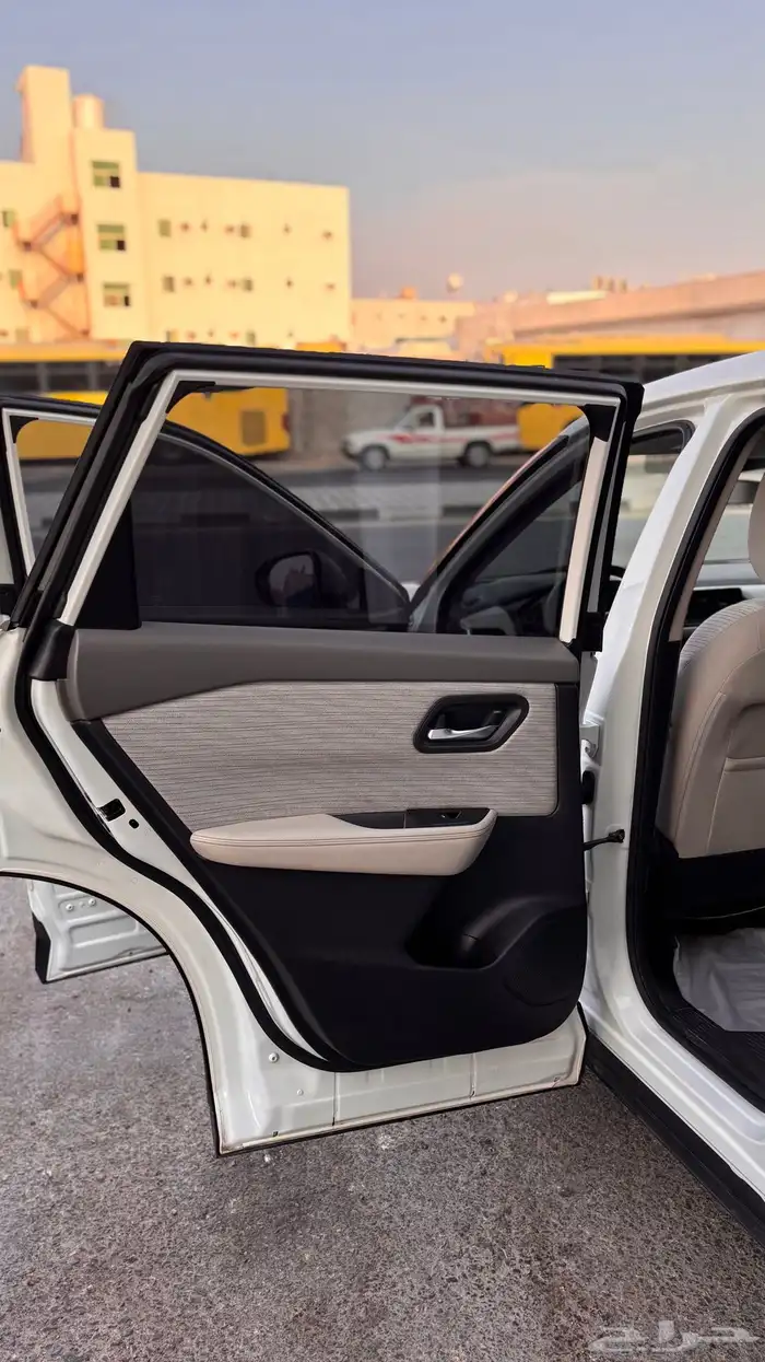 نيسان اكس تريل 12