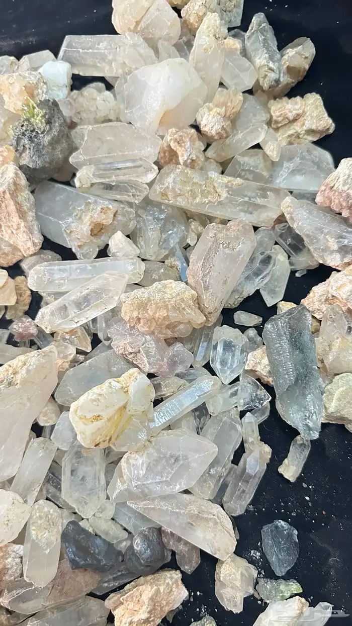 احجار مستخرجه من تحت الارض 3