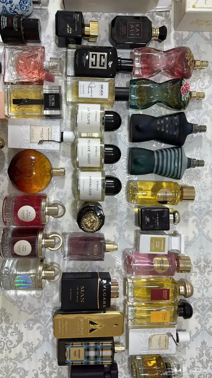 عطور اصليه ماركات بكراتين وبعضها بدون كراتين بربع القيمه 27