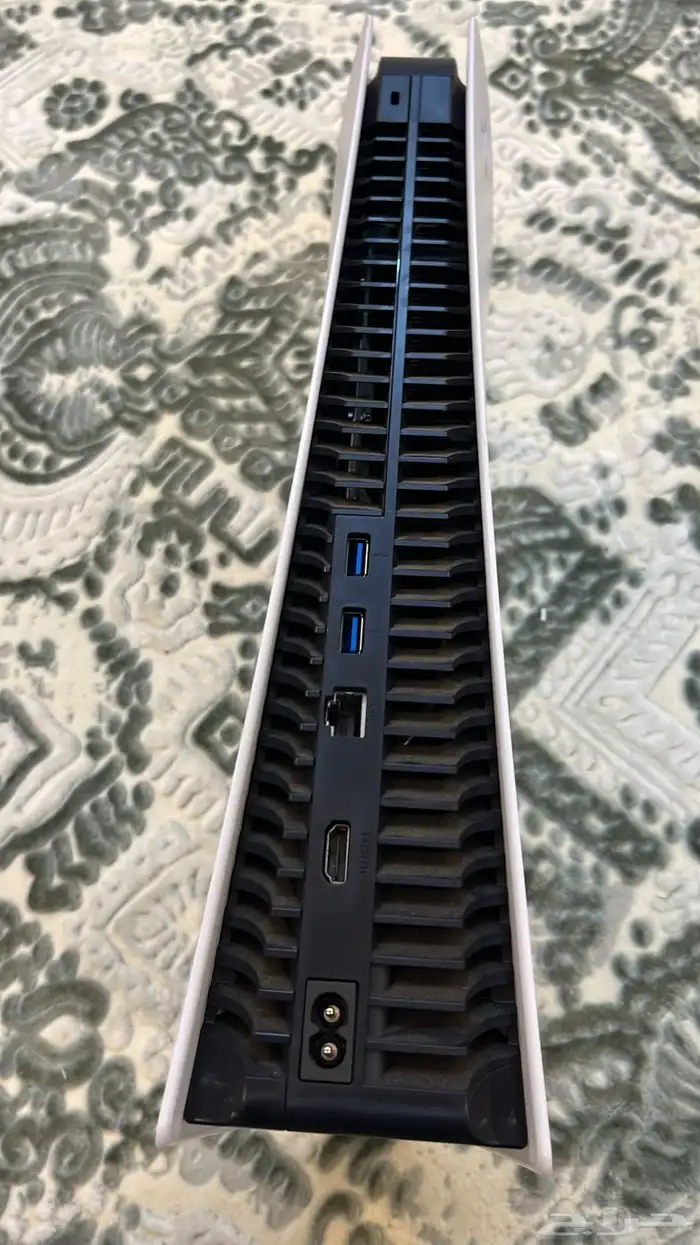 سوني 5 وشاشة قيمنق 32 مع سماعة سوني الاصلية لاسلكي وكام 2